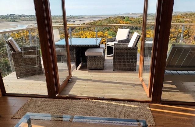 Peaceful location,Superb sea views,on the 'Wild Atlantic Way'! .With internet.