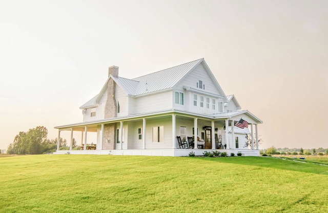 Peaceful Luxury Farmhouse Stay in Rexburg - Sleeps up to 22 people