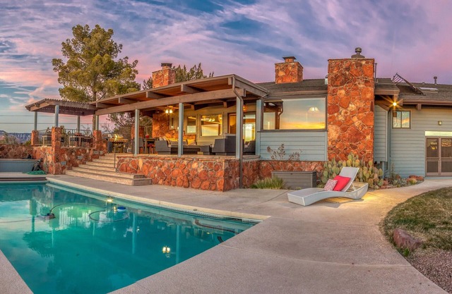 Peaceful Luxury Heated Pool & Hot Tub REDROCKVIEWS