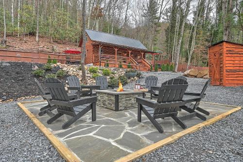Peaceful Luxury in the Smoky Mountains with Hot Tub Cabin B