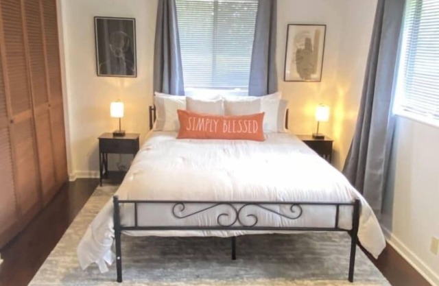 Peaceful Master Bedroom with Own Bath near Hilo