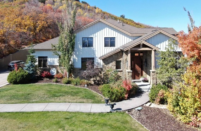 Peaceful mountain retreat full of beauty, wildlife & stunning views! 30 day min*