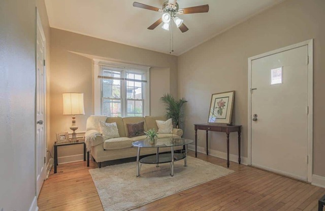Peaceful One Bedroom Home near Chicago