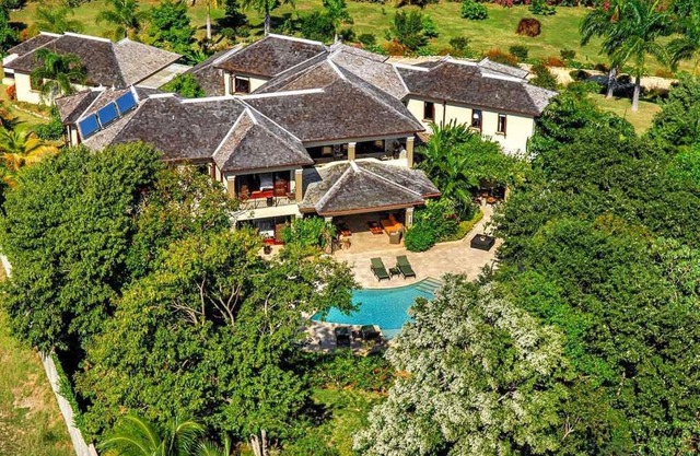 PEACEFUL PALACE.