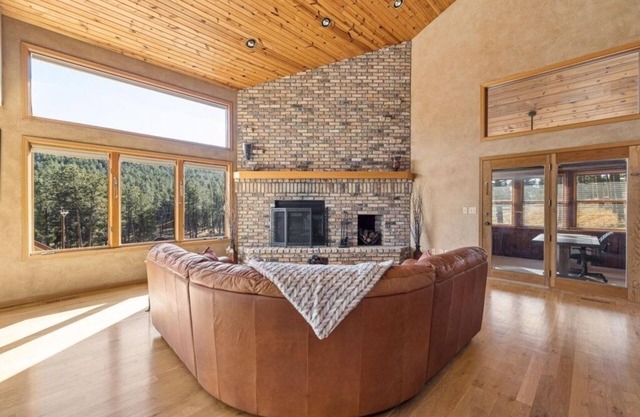 PEACEFUL PINES (5-Bedroom Home) by RedAwning