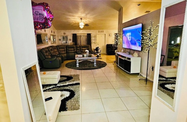 Peaceful & Private! Close to Everything!