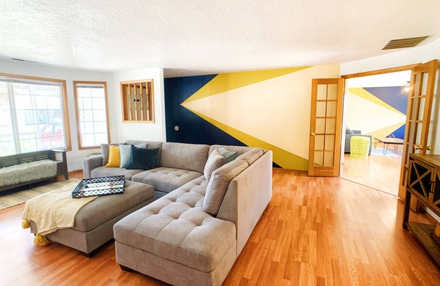 Peaceful Ranch-style Single level 3B Retreat