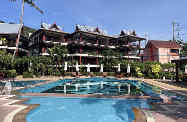 Peaceful retreat at Kalim Bay - pool, bar, garden