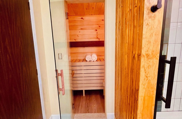 Peaceful space in the country. Deck&private indoor sauna. Surrounded by nature!