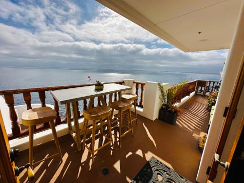 Peaceful Villa W Hot Tub & Balcony