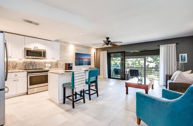 Peaceful Waterfront View! River House condominium 100% Newley remodeled