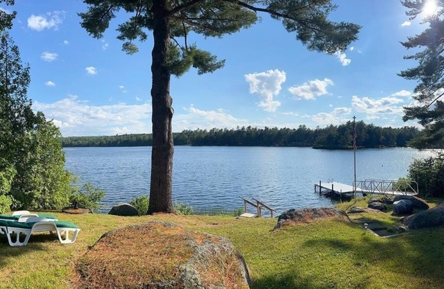 Peaceful Waterfront Toddy Pond Retreat