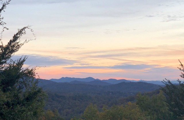 Peaceful Yurt on 11.5 Acres with Mountain Views