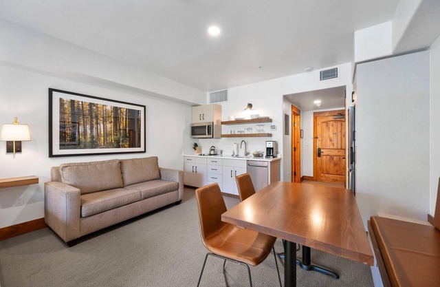 Peacefull Studio With Fireplace and Jet Tub