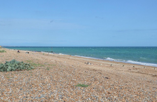 PEBBLE HOUSE, pet friendly, character holiday cottage in Worthing