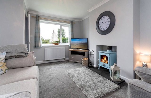 Pebbles Reach - Two Bedroom Cottage, Sleeps 4