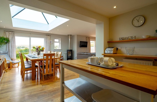 Pebbles Rest - a bungalow that sleeps 11 guests in 5 bedrooms