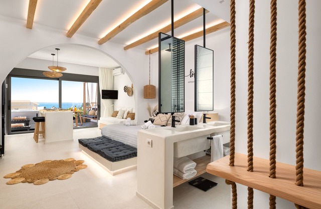 Pefkos Allure Luxury Suites with an outdoor Jacuzzi