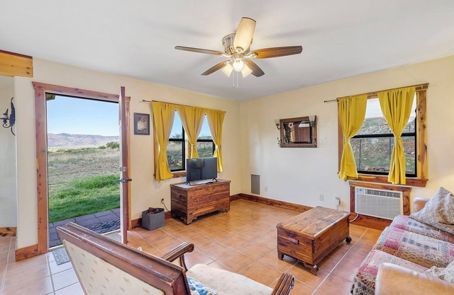 Peggy's View - Uplifting, Cozy, Mountain Views