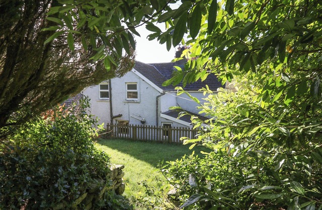 PENGRAIG, pet friendly, character holiday cottage in Tregaron