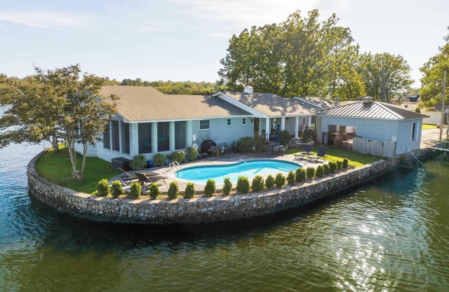 Peninsula Lake Home With POOL/HOTTUB~ Amazing Lake Views ~ Water On 3 Sides!