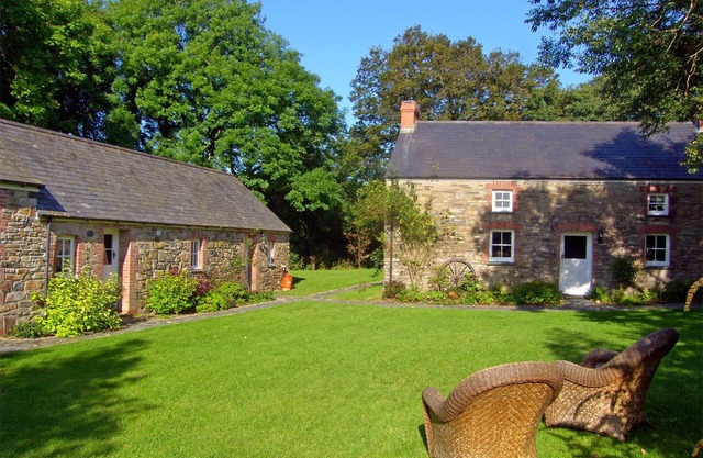 PENLANFACH FARMHOUSE, family friendly, with open fire in Crymych