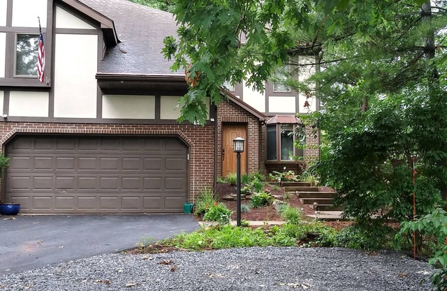 Penn State SUPER HOST! Better than a hotel. Walking Distance to so much!