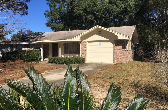 Pensacola Charmer! 3-bedroom house with AC and WiFi in fabulous Pensacola!