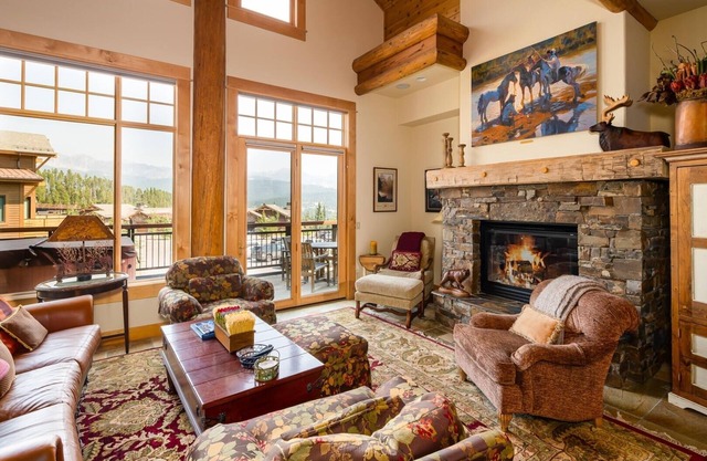 Penthouse 4 (3-Bedroom) with Mountain view by Moonlight Basin Lodging