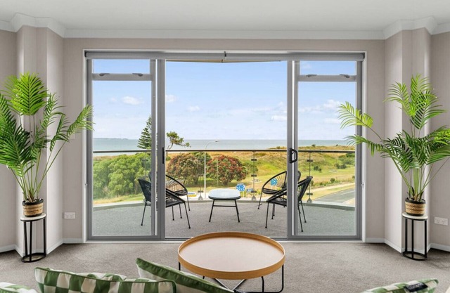 Penthouse & Panoramic Views!