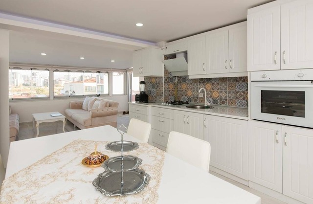 Penthouse with 4 bedrooms in Kadikoy center