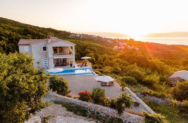 Penthouse with excellent sea views