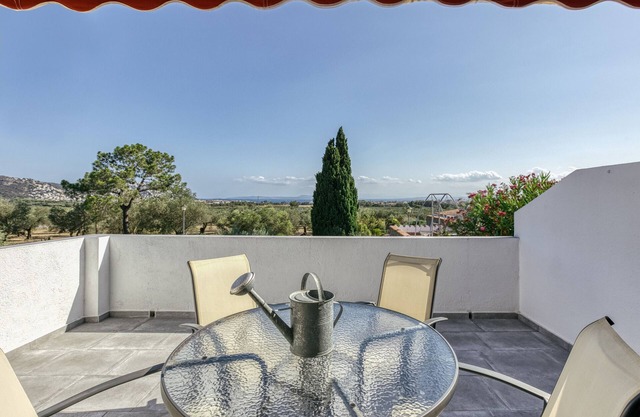 Penthouse with Sea Views in Roses, with Sea Views, Terrace and Wi-Fi