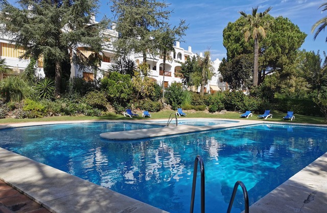Penthouse with spectacular terrace in Nueva Andalucía, between golf courses.