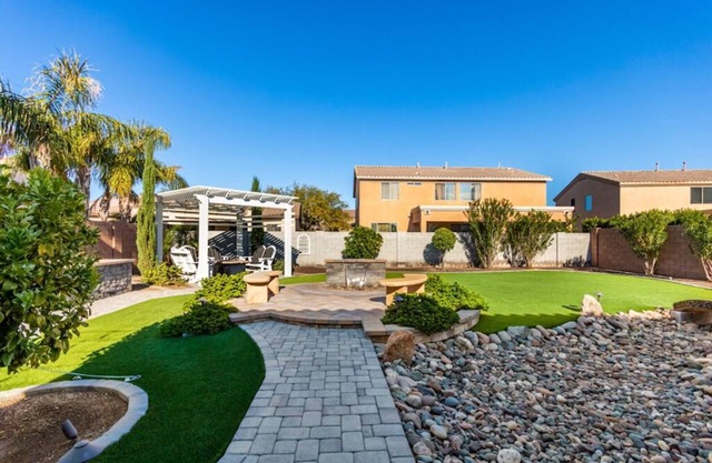 Peoria Haven, Cozy Retreat With Backyard Oasis