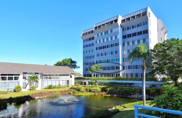 Peppertree #206nBeautiful 2-bdrm, 2 bath condo on World Famous Siesta Key Beach