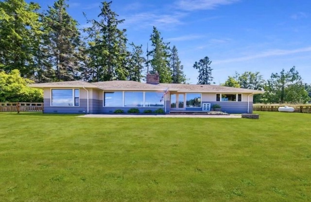 Perch - Balda Getaway: Spacious family friendly rambler with harbor view