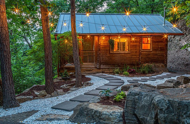 Perched in the Trees, Very Private, Screened in Porch with view