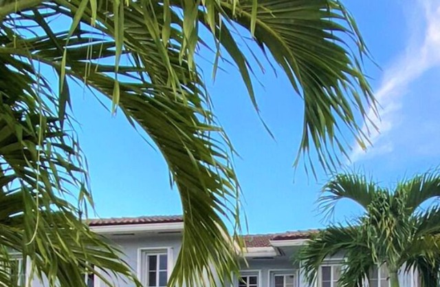 Perfect base to explore Miami area’s, private heated pool, quiet location.