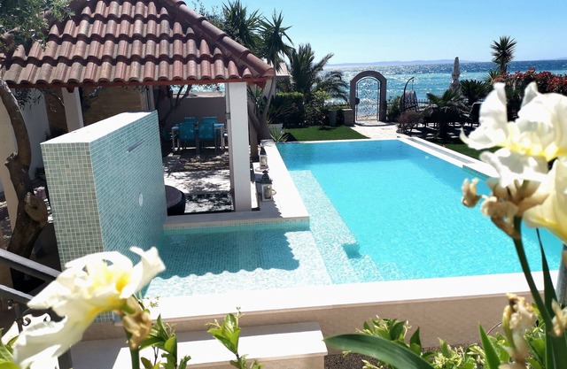 Perfect beach and pool holiday near Split