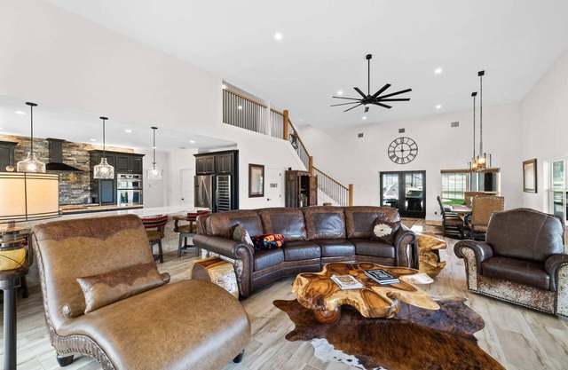 Perfect Couple’s Getaway in Luckenbach Tx Hot tub Pool