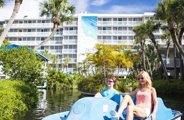 Perfect for Family!4 Spacious Units, Pool, Beach, Fitness Center, Parking