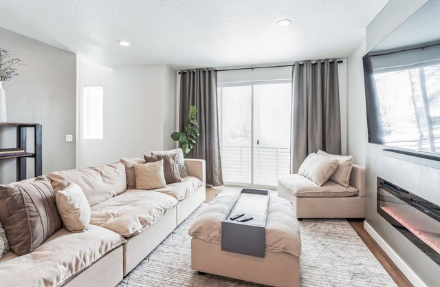 Perfect for multiple families, close to Lagoon and everything!