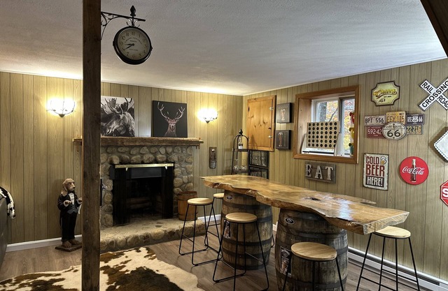 Perfect getaway for a large group!Less then 5 minutes to all major attractions.