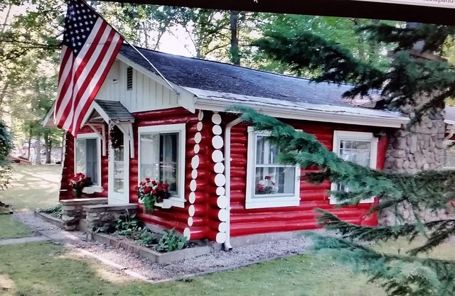 Perfect getaway for couples ! close to Ludington or Baldwin.nn