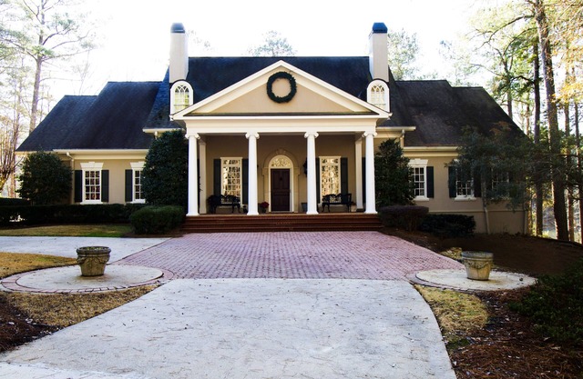 Perfect Home in Reynolds, for Corporate Masters Golf Trips. Great mancave!