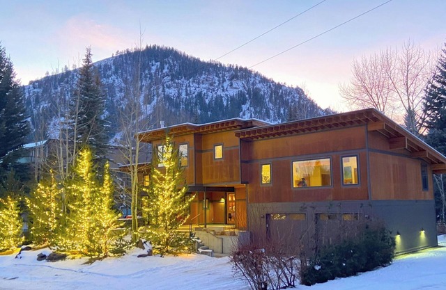 Perfect house for the World Cup! Spacious 5-bedroom house in the best location.