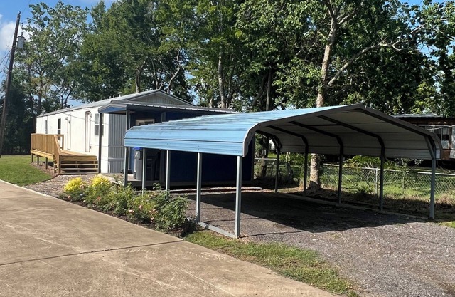 Perfect Spot for Relaxing! Quick access to industrial facilities and beach.