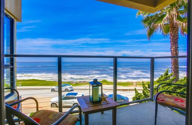 Perfect Sunsets. 2 Bedroom - 2 Bath condo with unobstructed views of the ocean