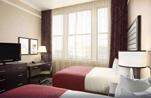 Perfectly Appointed Suite for Groups! Free Wi-Fi!